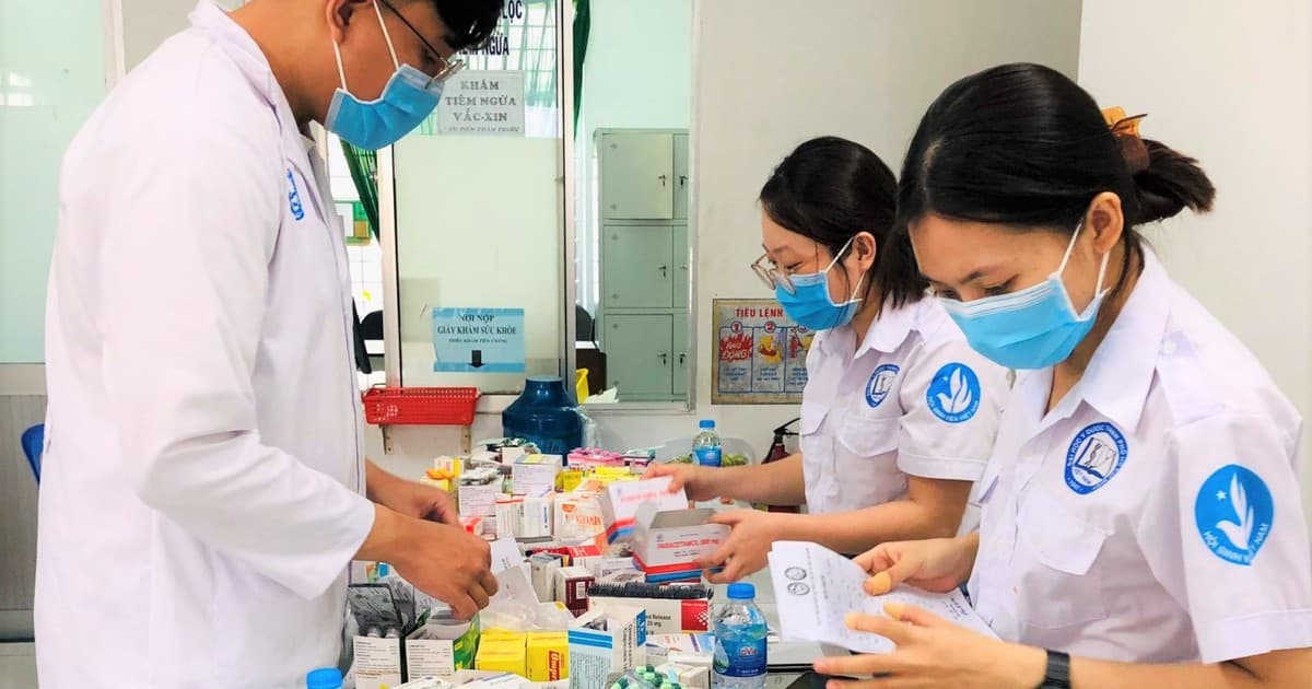 Sổ tay thực hành tại cơ sở bán lẻ thuốc: Nâng cao chất lượng dược cộng đồng